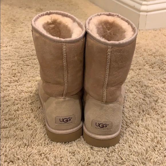 UGGS - Picture 2 of 4